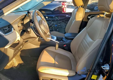 2020 Toyota Rav4 Xle Premium z USA, uszkodzony, nr VIN JTMA1RFVXLD061989